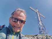 01 Alla croce di vetta del Canto Alto (1146 m)